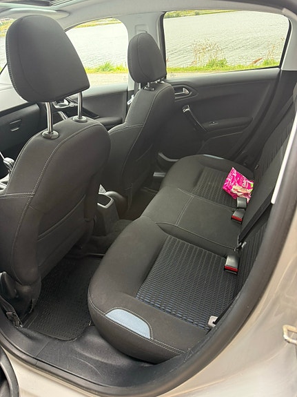 Peugeot 208 14 of 14