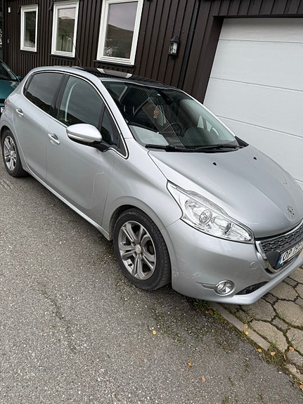 Peugeot 208 10 of 14