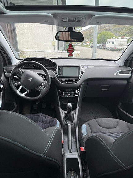 Peugeot 208 5 of 14
