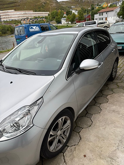 Peugeot 208 8 of 14