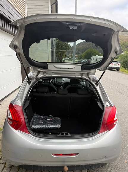 Peugeot 208 7 of 14
