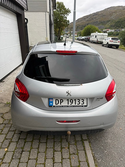Peugeot 208 12 of 14