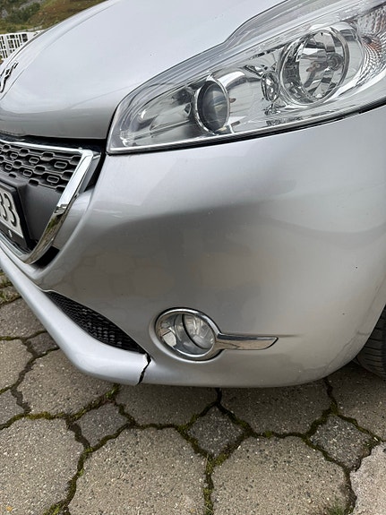 Peugeot 208 13 of 14