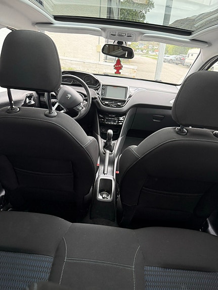 Peugeot 208 6 of 14