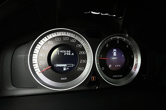 Volvo V70 12 of 17