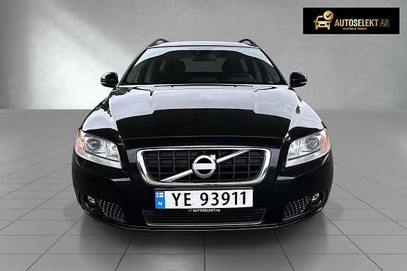 Volvo V70 2 of 17