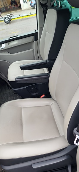 Volkswagen Caravelle 11 of 30