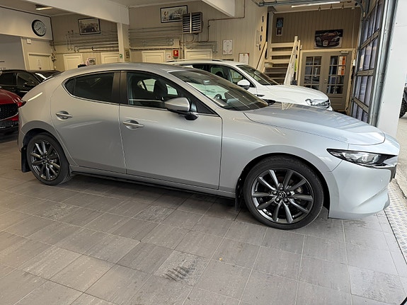 Mazda 3 8 of 28