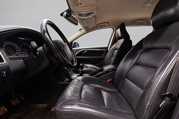 Volvo V70 13 of 30
