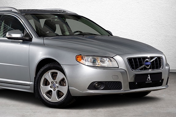 Volvo V70 2 of 30