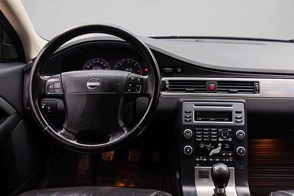 Volvo V70 16 of 30