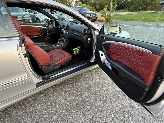 Mercedes-Benz CLK280 9 of 16