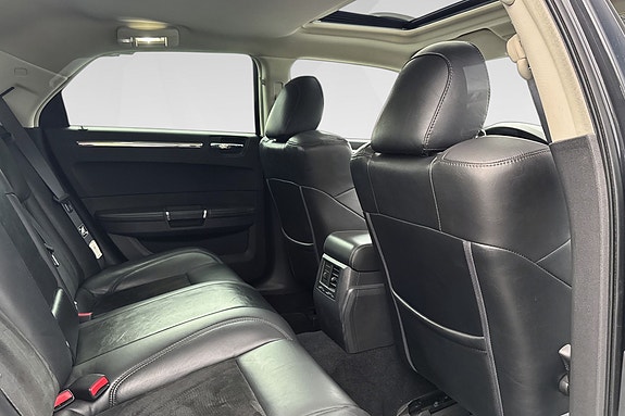 Chrysler 300C 15 of 23