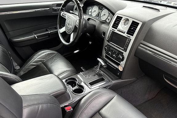 Chrysler 300C 14 of 23