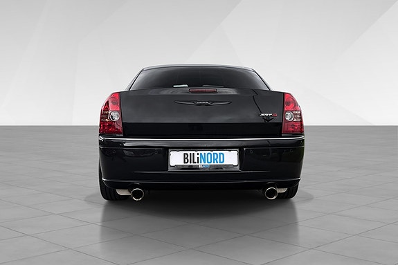 Chrysler 300C 7 of 23