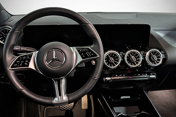 Mercedes-Benz EQA250+ 14 of 26