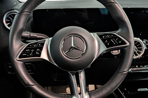Mercedes-Benz EQA250+ 15 of 26