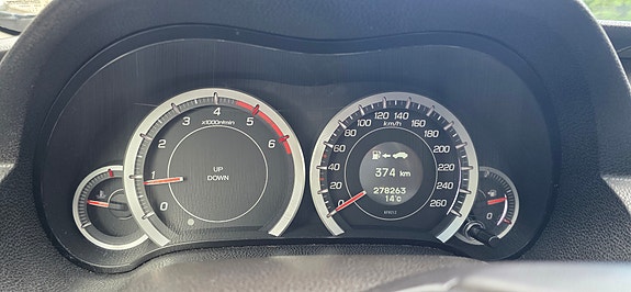 Honda Accord 25 of 29