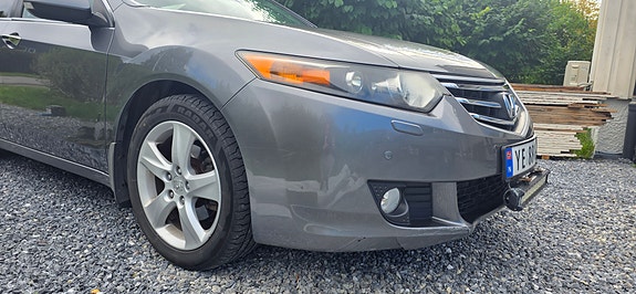 Honda Accord 9 of 29