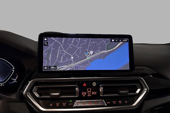 BMW iX3 8 of 17