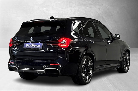 BMW iX3 4 of 17