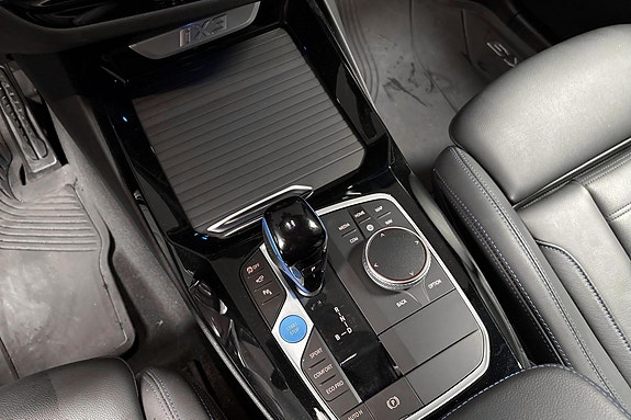 BMW iX3 10 of 17