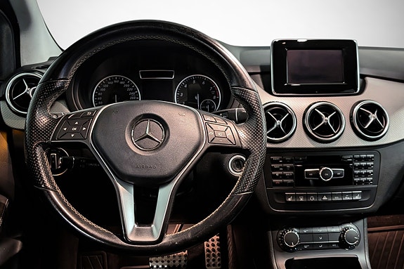 Mercedes-Benz B200 13 of 23