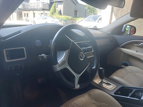 Volvo V70 3 of 7