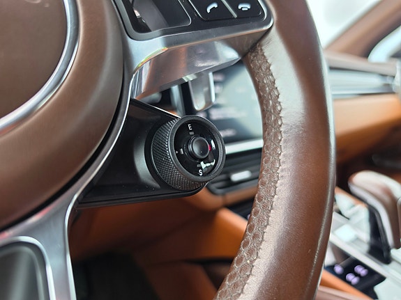 Porsche Cayenne 24 of 30