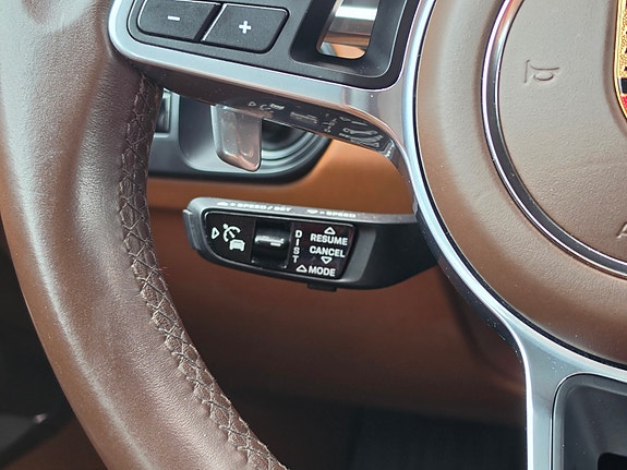 Porsche Cayenne 23 of 30