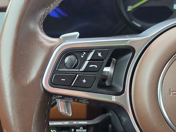 Porsche Cayenne 25 of 30