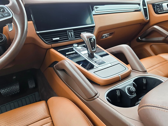 Porsche Cayenne 27 of 30