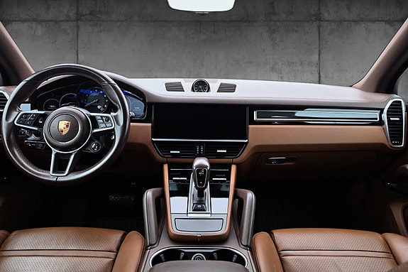 Porsche Cayenne 14 of 30