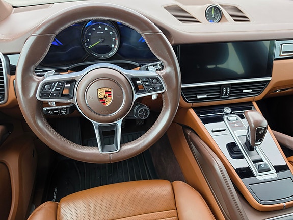 Porsche Cayenne 15 of 30