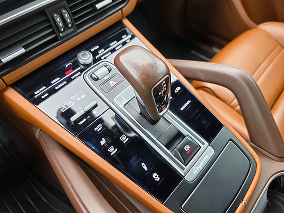 Porsche Cayenne 28 of 30