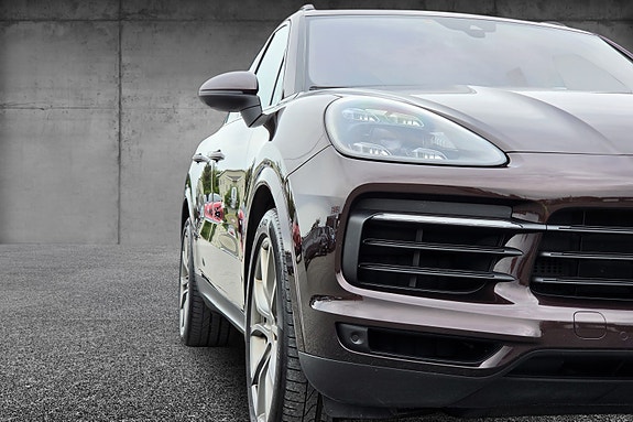 Porsche Cayenne 2 of 30