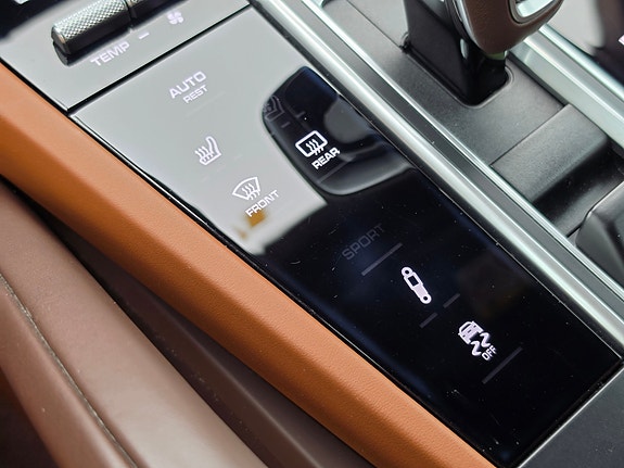 Porsche Cayenne 30 of 30