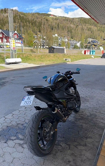 Kawasaki Z 800 2 of 6