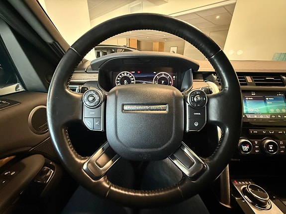 Land Rover Discovery 18 of 30