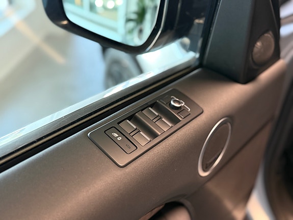 Land Rover Discovery 16 of 30