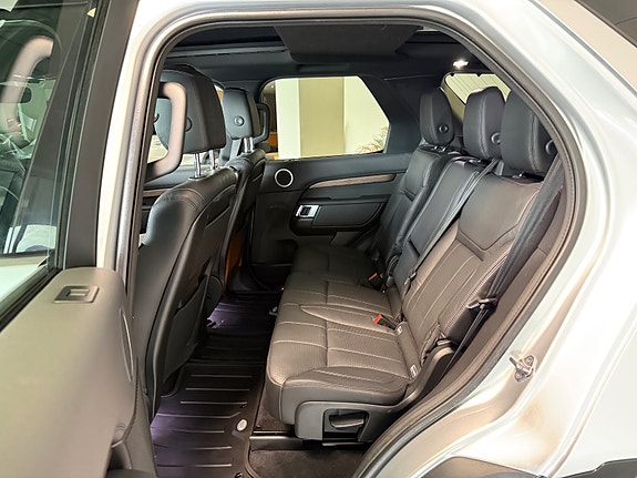 Land Rover Discovery 26 of 30