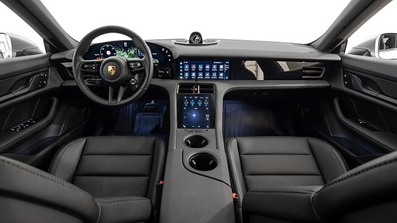 Porsche Taycan 10 of 10