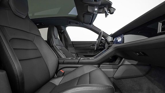 Porsche Taycan 8 of 10