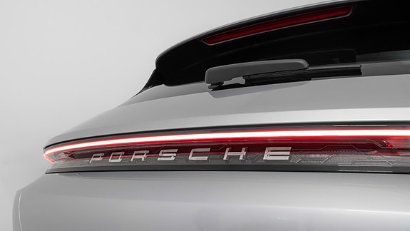 Porsche Taycan 5 of 10