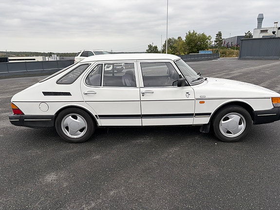Saab 900 5 of 17