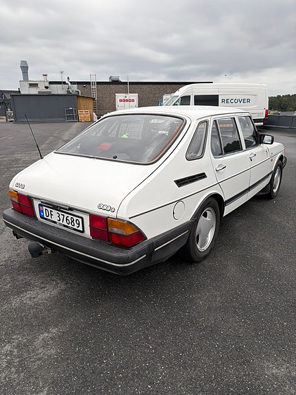 Saab 900 3 of 17