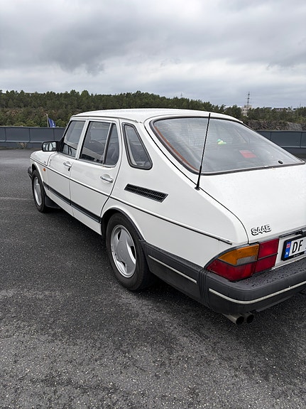 Saab 900 4 of 17