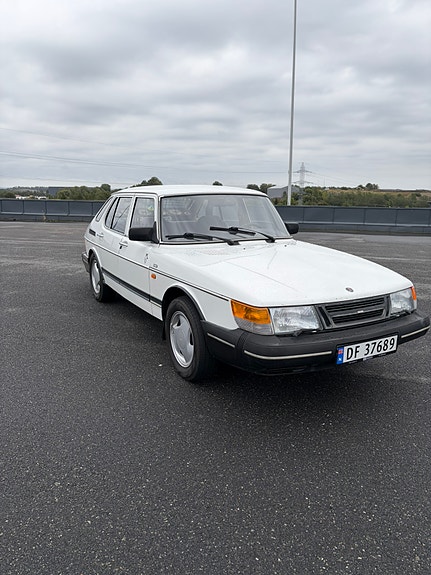 Saab 900 2 of 17