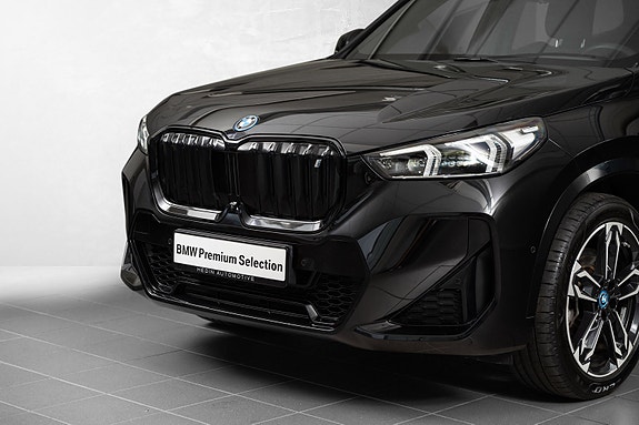 BMW iX1 9 of 27