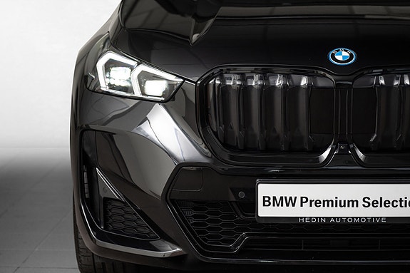 BMW iX1 3 of 27